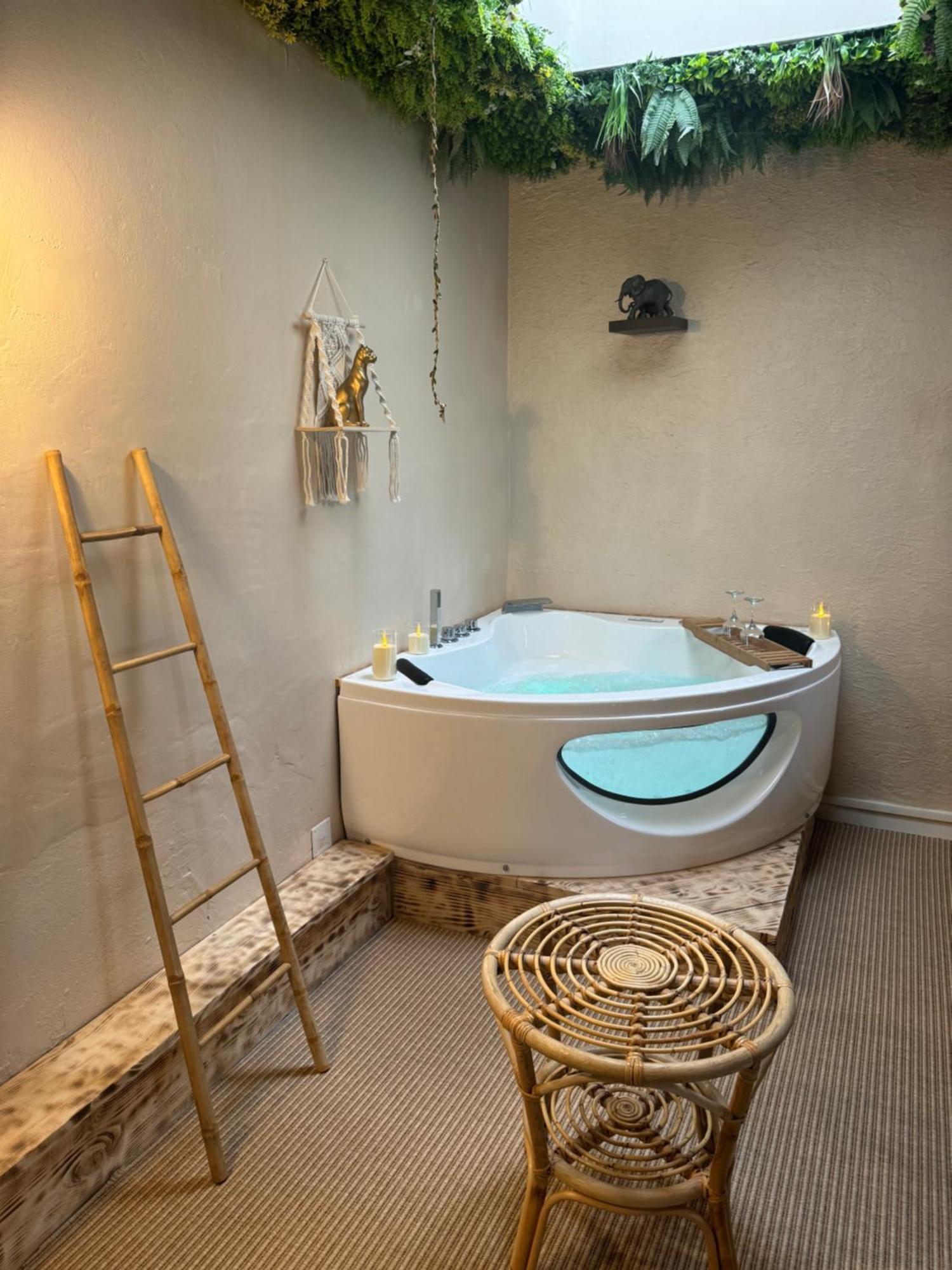 La Jungle De Sissy Bed and Breakfast Saintes-Maries-de-la-Mer Buitenkant foto